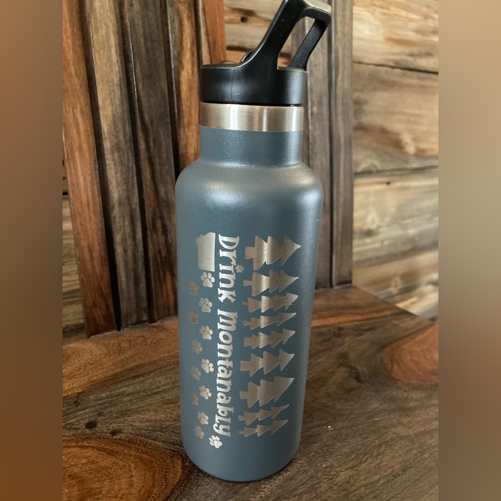 Insulated cup with lid and straws. “Drink Montanably”